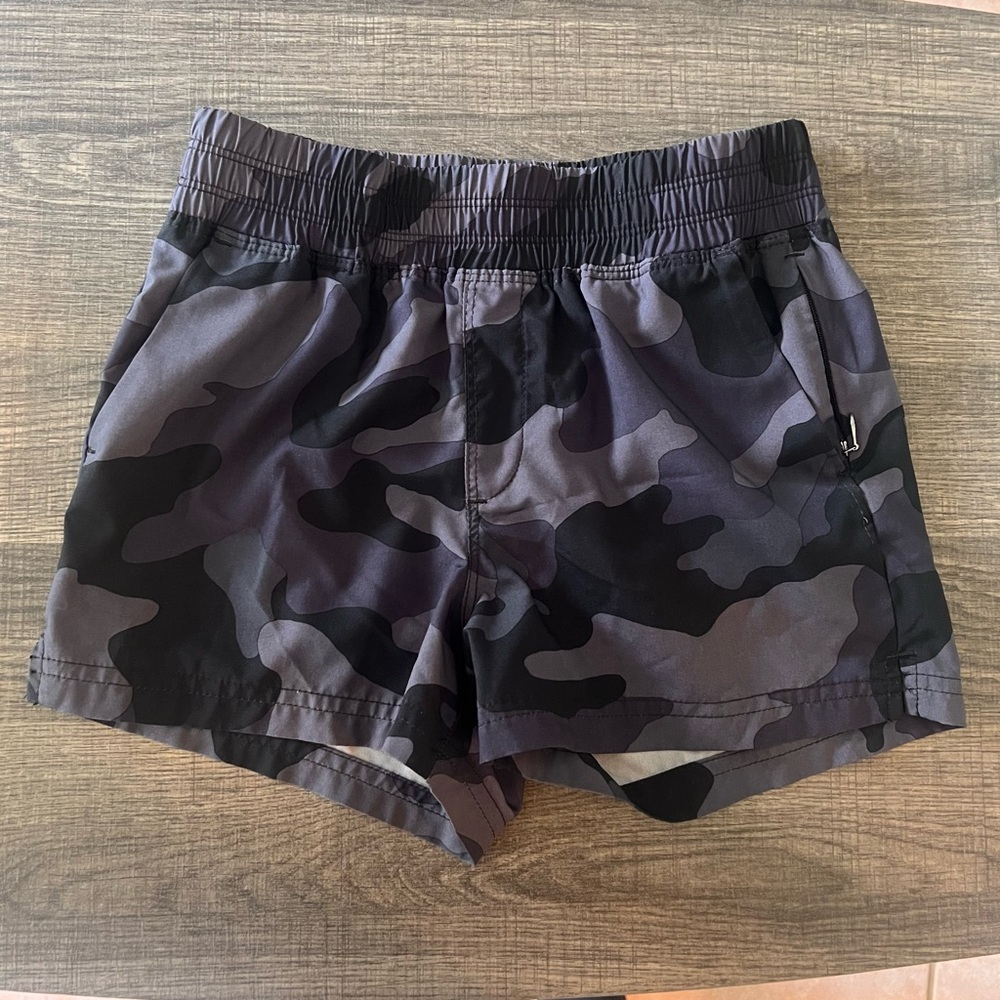 Girls Old Navy StretchTech Active Shorts in Camo Size 8